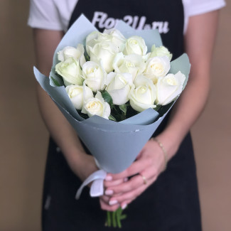 Розы Букет из 15 белых роз (40 см)